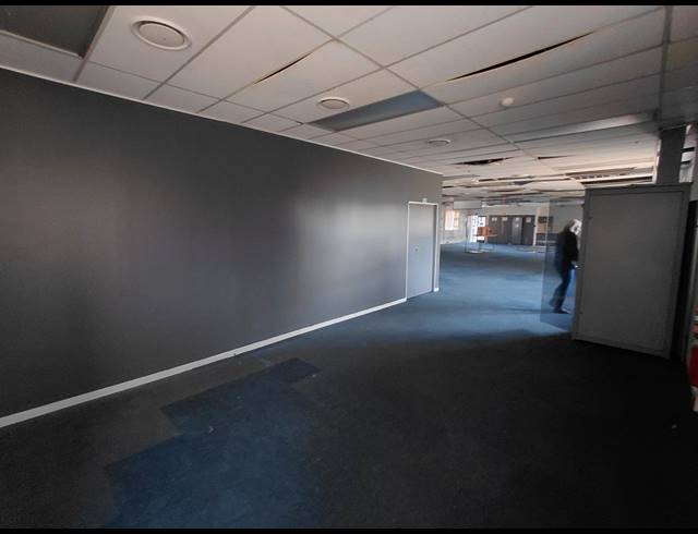 5,136M² OFFICE FOR SALE IN HALFWAY HOUSE